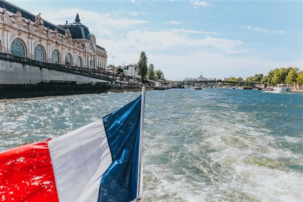 Paris Afloat (Drinks Inclusive)